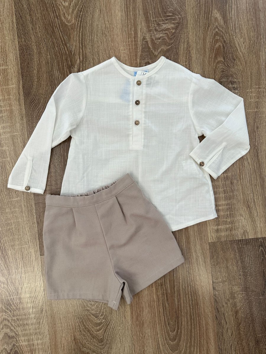 Completo Mac Ilusion pantaloncino beige e camicia bianca